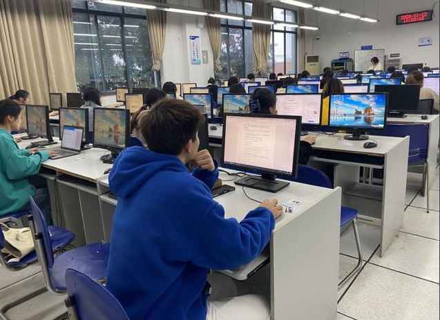 讲堂质量提高的重要渠道是教育数字基础设备的全体提高 讲堂质量提高的重要渠道是教育数字基础设备的全体提高