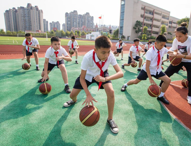 微运动场让学生在短时刻内实现放松身心与体能提高的多重效果 微运动场让学生在短时刻内实现放松身心与体能提高的多重效果