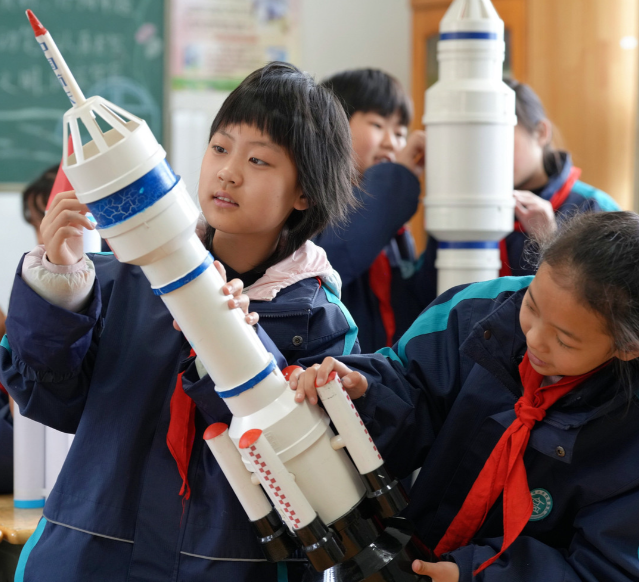 馆校合作并非偶然小学是一所以航天科技教育为特征的校园 馆校合作并非偶然小学是一所以航天科技教育为特征的校园